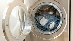 Je třeba při praní obrátit džíny naruby? Poslechněme si názory odborníků