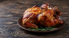  Čím dochutit kuře, aby bylo maso šťavnaté a křehké: tři nejlepší marinády na pečení v troubě
